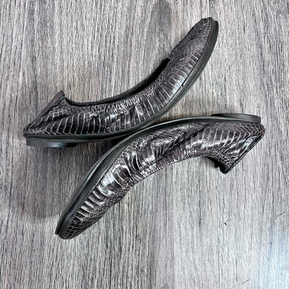 *Tory Burch | Eddie Snakeskin Flats in Brown Size 6 - Picture 5 of 14